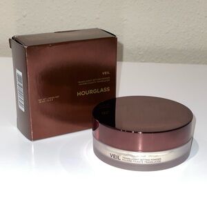 Hourglass Translucent Veil Setting Powder